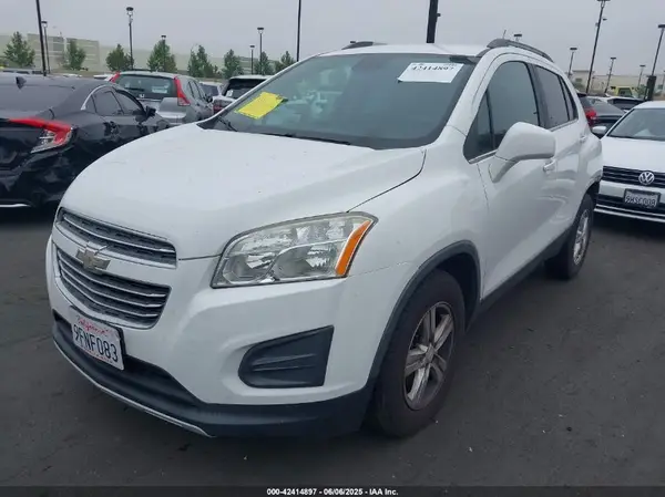3GNCJLSB0GL174830 2016 CHEVROLET TRAX - Image 2