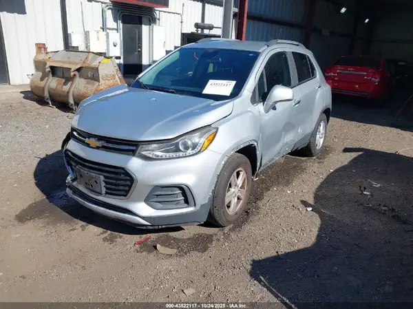 3GNCJLSB0HL145670 2017 CHEVROLET TRAX - Image 2