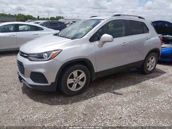 3GNCJLSB0HL158421 2017 CHEVROLET TRAX - Image 2