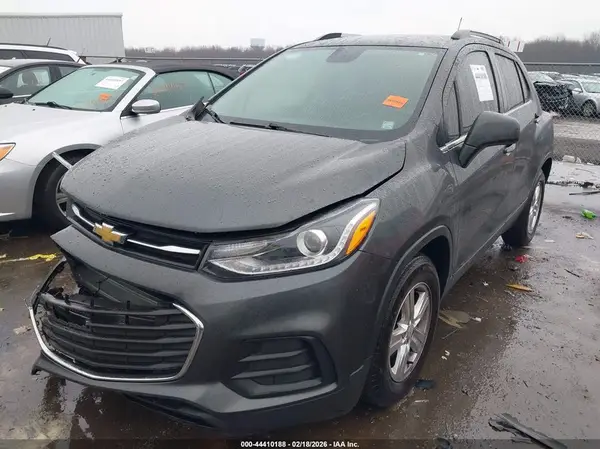 3GNCJLSB0HL169063 2017 CHEVROLET TRAX - Image 2