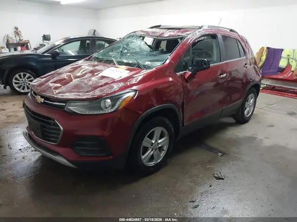3GNCJLSB0JL158683 2018 CHEVROLET TRAX - Image 2