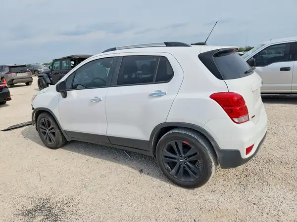 3GNCJLSB0JL221197 2018 CHEVROLET TRAX - Image 2