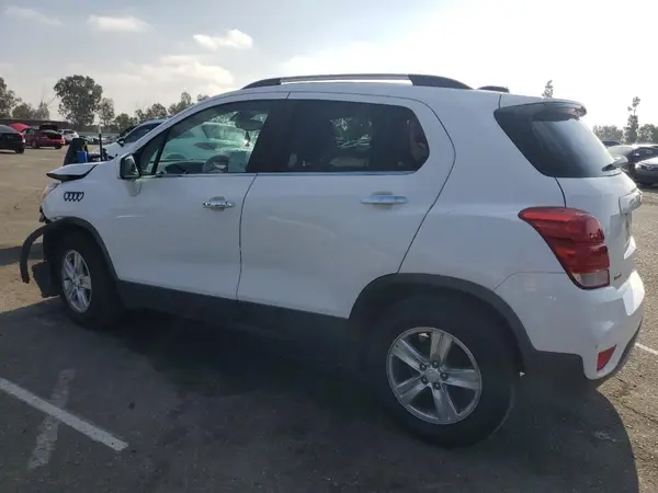 3GNCJLSB0JL237979 2018 CHEVROLET TRAX - Image 2