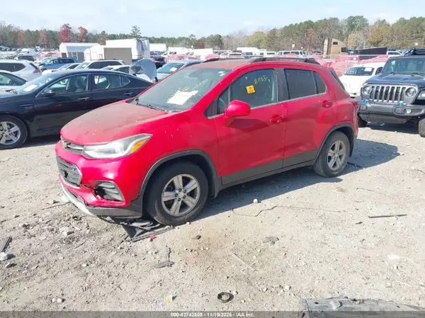 3GNCJLSB0JL285885 2018 CHEVROLET TRAX - Image 2