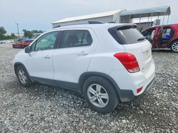 3GNCJLSB0JL317606 2018 CHEVROLET TRAX - Image 2