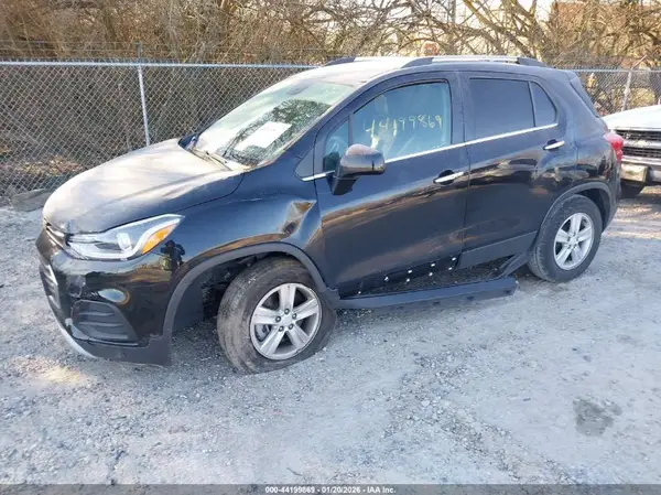 3GNCJLSB0JL318366 2018 CHEVROLET TRAX - Image 2