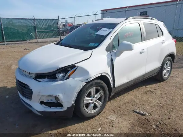 3GNCJLSB0JL327617 2018 CHEVROLET TRAX - Image 2