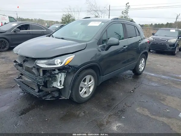 3GNCJLSB0JL329786 2018 CHEVROLET TRAX - Image 2