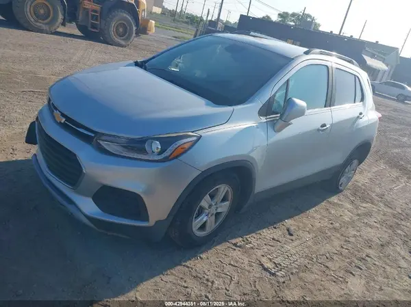 3GNCJLSB0JL329917 2018 CHEVROLET TRAX - Image 2