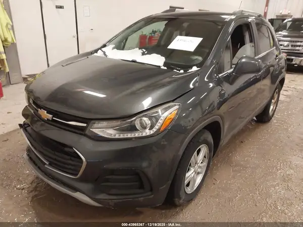 3GNCJLSB0JL330744 2018 CHEVROLET TRAX - Image 2