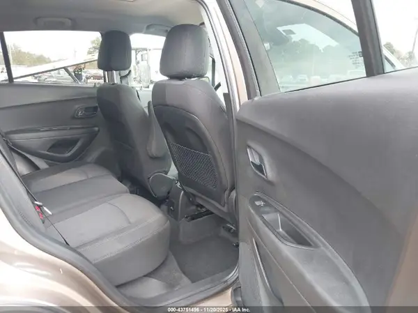 3GNCJLSB0JL339993 2018 CHEVROLET TRAX - Image 8