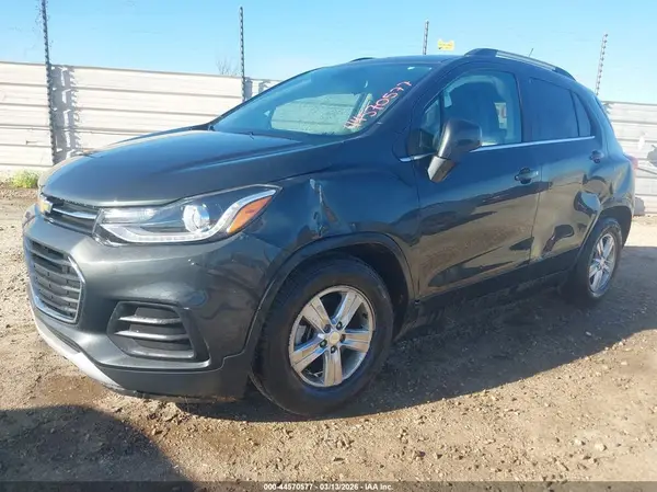 3GNCJLSB0JL402638 2018 CHEVROLET TRAX - Image 2