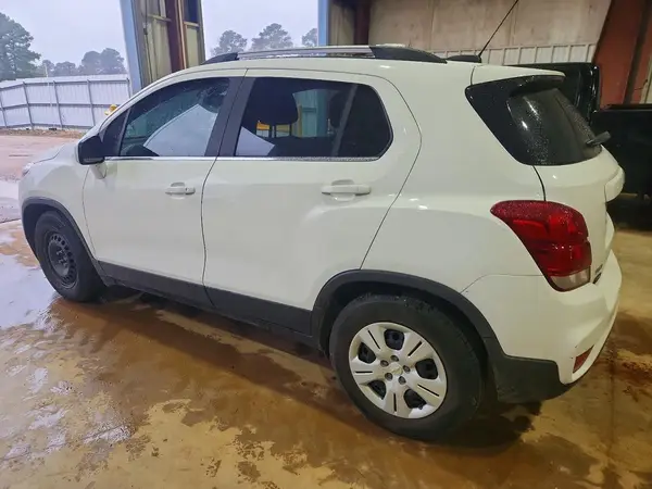 3GNCJLSB0KL142081 2019 CHEVROLET TRAX - Image 2