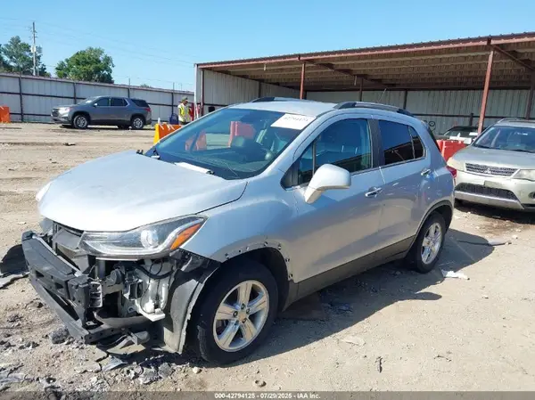 3GNCJLSB0KL146843 2019 CHEVROLET TRAX - Image 2