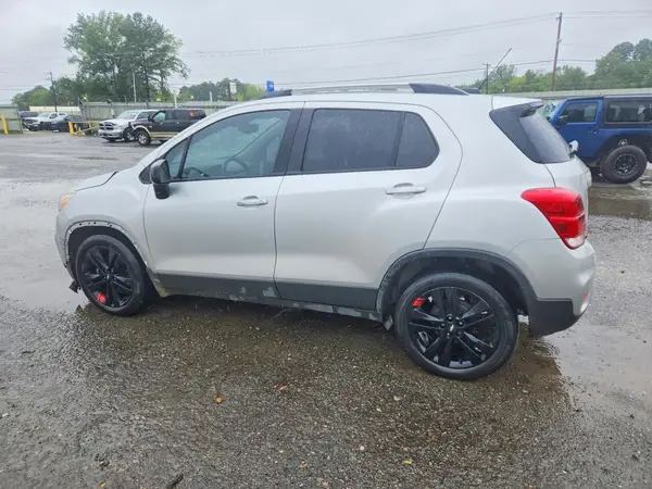 3GNCJLSB0KL163965 2019 CHEVROLET TRAX - Image 2