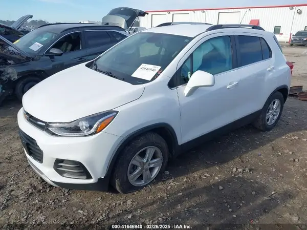 3GNCJLSB0KL252662 2019 CHEVROLET TRAX - Image 2