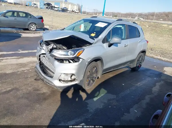 3GNCJLSB0KL279165 2019 CHEVROLET TRAX - Image 2