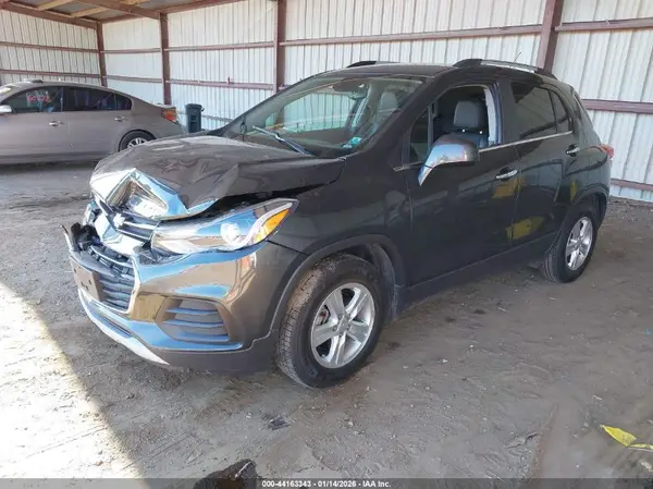 3GNCJLSB0KL282969 2019 CHEVROLET TRAX - Image 2