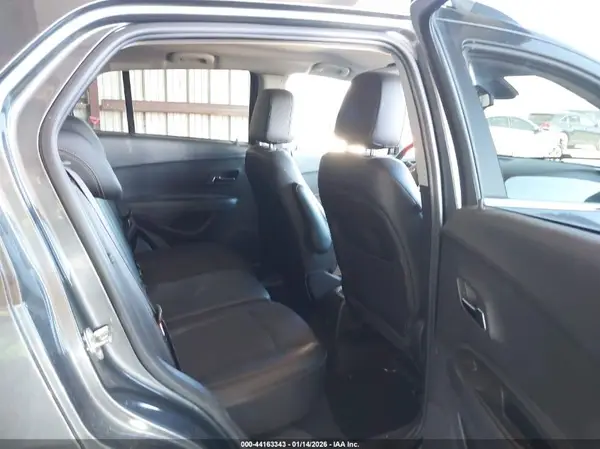 3GNCJLSB0KL282969 2019 CHEVROLET TRAX - Image 8