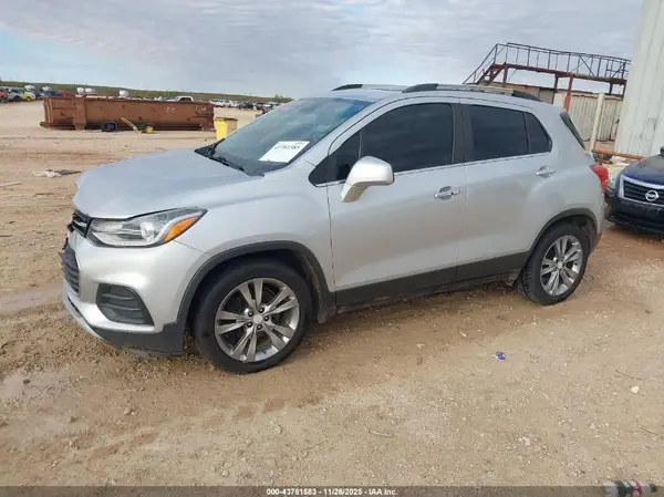 3GNCJLSB0KL303593 2019 CHEVROLET TRAX - Image 2
