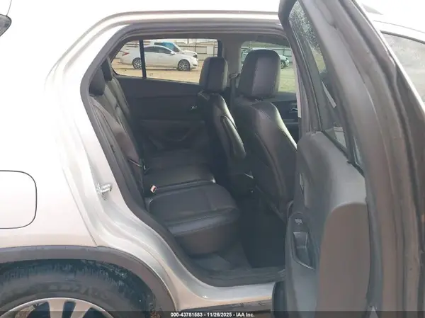 3GNCJLSB0KL303593 2019 CHEVROLET TRAX - Image 8