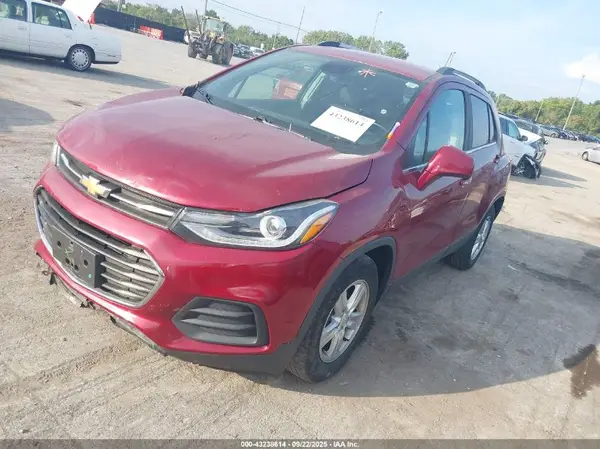 3GNCJLSB0KL315808 2019 CHEVROLET TRAX - Image 2