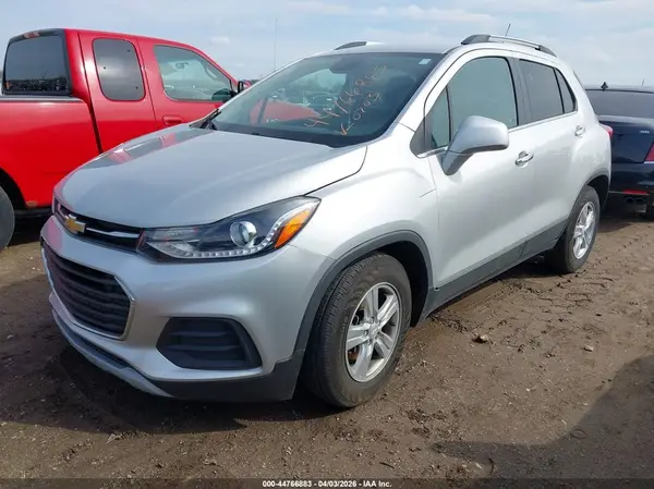 3GNCJLSB0KL320703 2019 CHEVROLET TRAX - Image 2