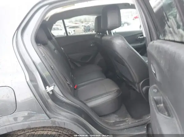 3GNCJLSB0KL380464 2019 CHEVROLET TRAX - Image 8