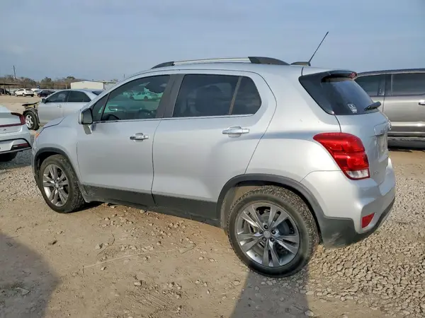 3GNCJLSB0LL195526 2020 CHEVROLET TRAX - Image 2