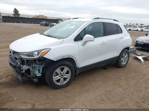 3GNCJLSB0LL211160 2020 CHEVROLET TRAX - Image 2