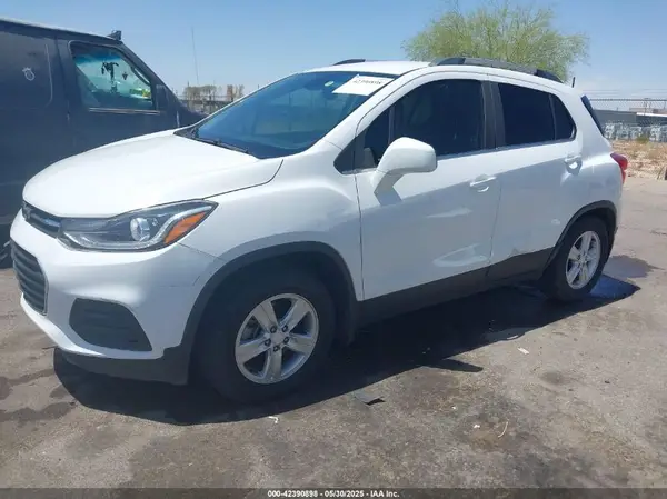 3GNCJLSB0LL215581 2020 CHEVROLET TRAX - Image 2