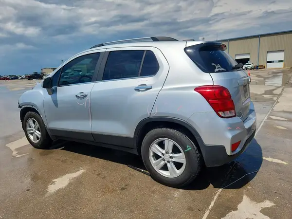 3GNCJLSB0LL326826 2020 CHEVROLET TRAX - Image 2