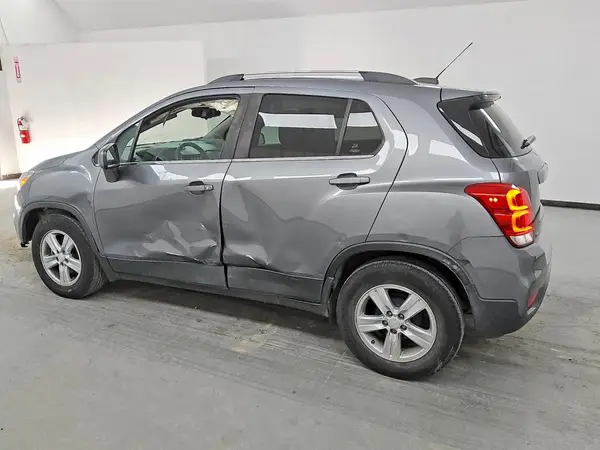 3GNCJLSB0LL333632 2020 CHEVROLET TRAX - Image 2