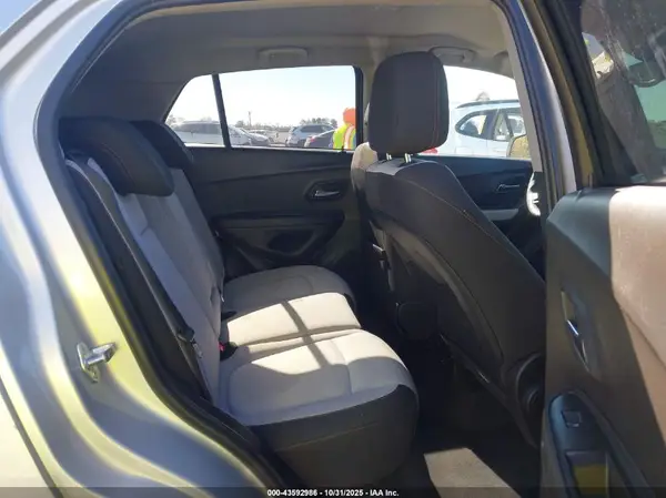 3GNCJLSB1HL132023 2017 CHEVROLET TRAX - Image 8