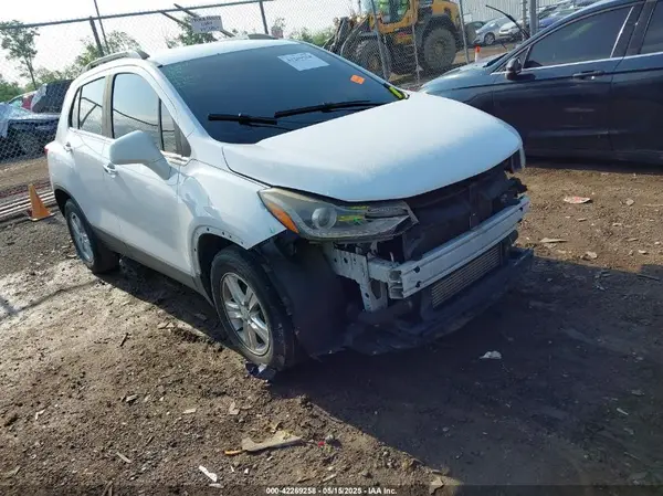 3GNCJLSB1HL210185 2017 CHEVROLET TRAX - Image 1