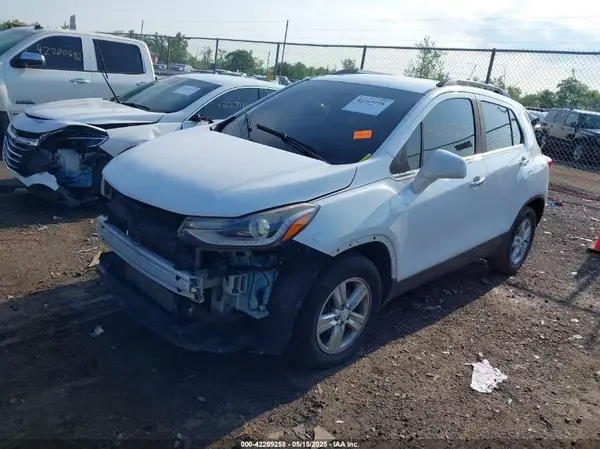 3GNCJLSB1HL210185 2017 CHEVROLET TRAX - Image 2