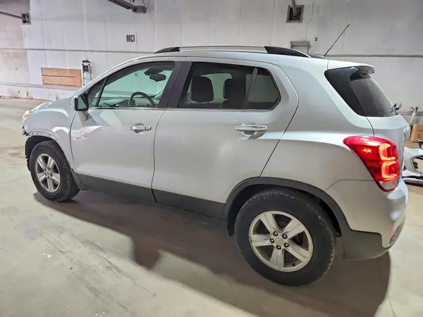 3GNCJLSB1HL279572 2017 CHEVROLET TRAX - Image 2