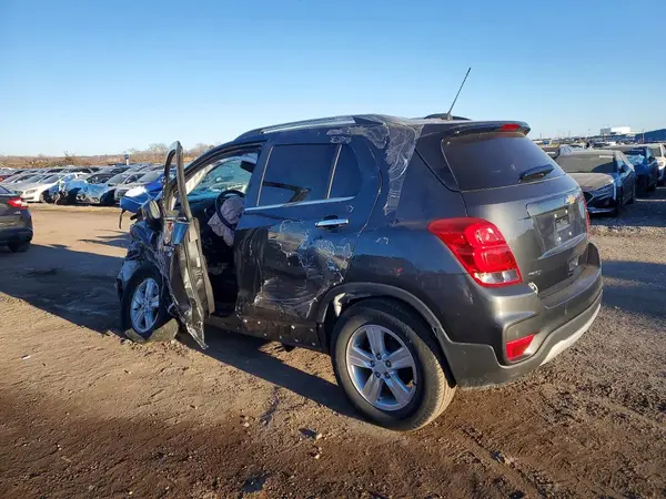 3GNCJLSB1JL153153 2018 CHEVROLET TRAX - Image 2