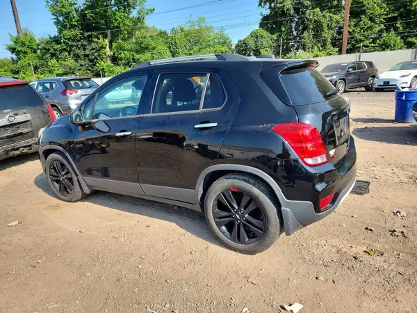 3GNCJLSB1JL215697 2018 CHEVROLET TRAX - Image 2