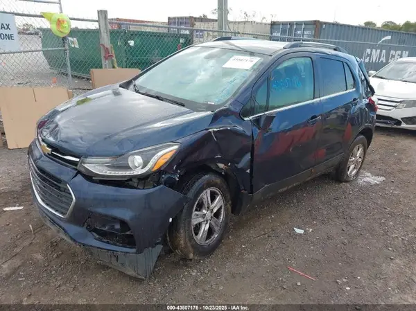 3GNCJLSB1JL271218 2018 CHEVROLET TRAX - Image 2