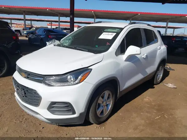3GNCJLSB1JL274989 2018 CHEVROLET TRAX - Image 2