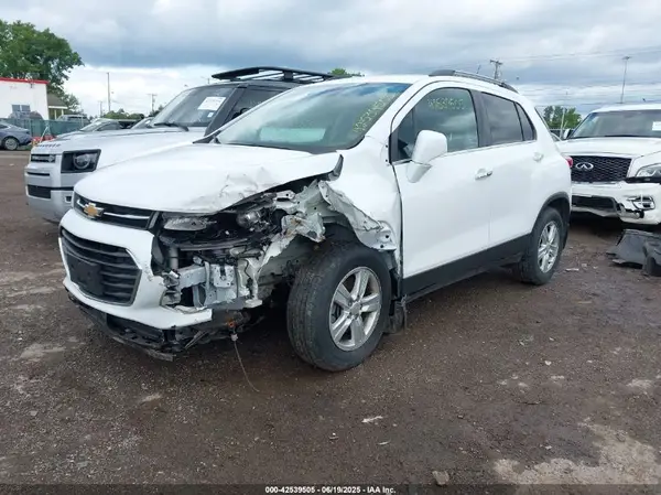 3GNCJLSB1JL285667 2018 CHEVROLET TRAX - Image 2