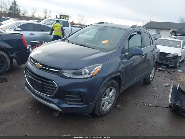 3GNCJLSB1JL389205 2018 CHEVROLET TRAX - Image 2