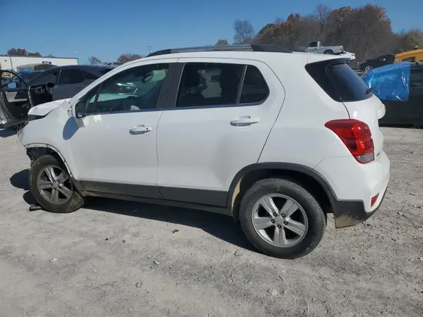 3GNCJLSB1KL129243 2019 CHEVROLET TRAX - Image 2