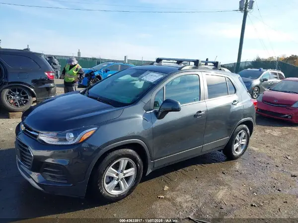 3GNCJLSB1KL159472 2019 CHEVROLET TRAX - Image 2
