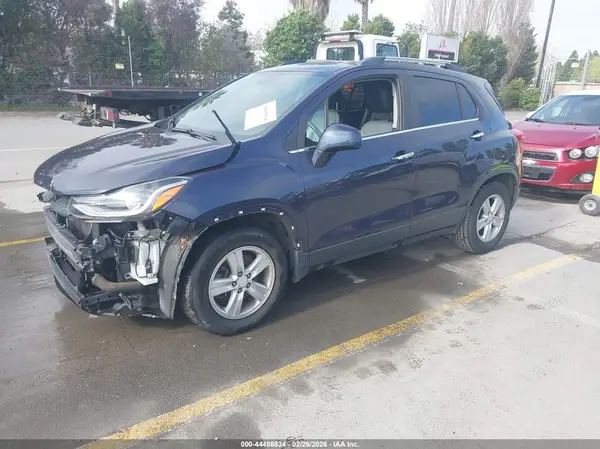 3GNCJLSB1KL164302 2019 CHEVROLET TRAX - Image 2