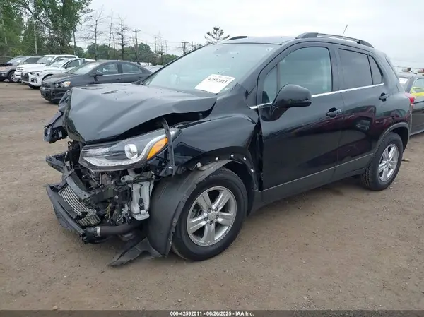 3GNCJLSB1KL182752 2019 CHEVROLET TRAX - Image 2