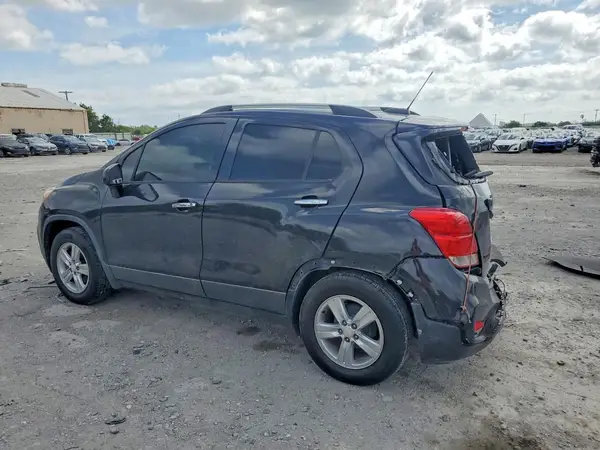3GNCJLSB1KL226460 2019 CHEVROLET TRAX - Image 2