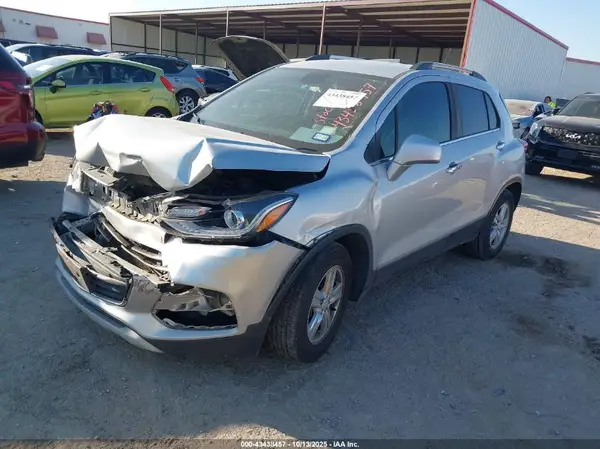 3GNCJLSB1KL232484 2019 CHEVROLET TRAX - Image 2