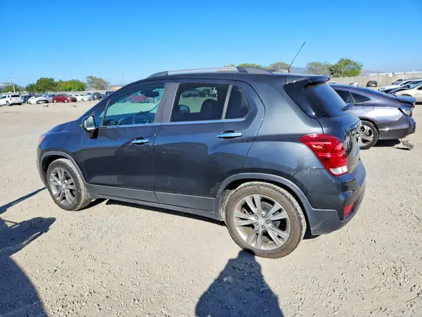 3GNCJLSB1KL238415 2019 CHEVROLET TRAX - Image 2